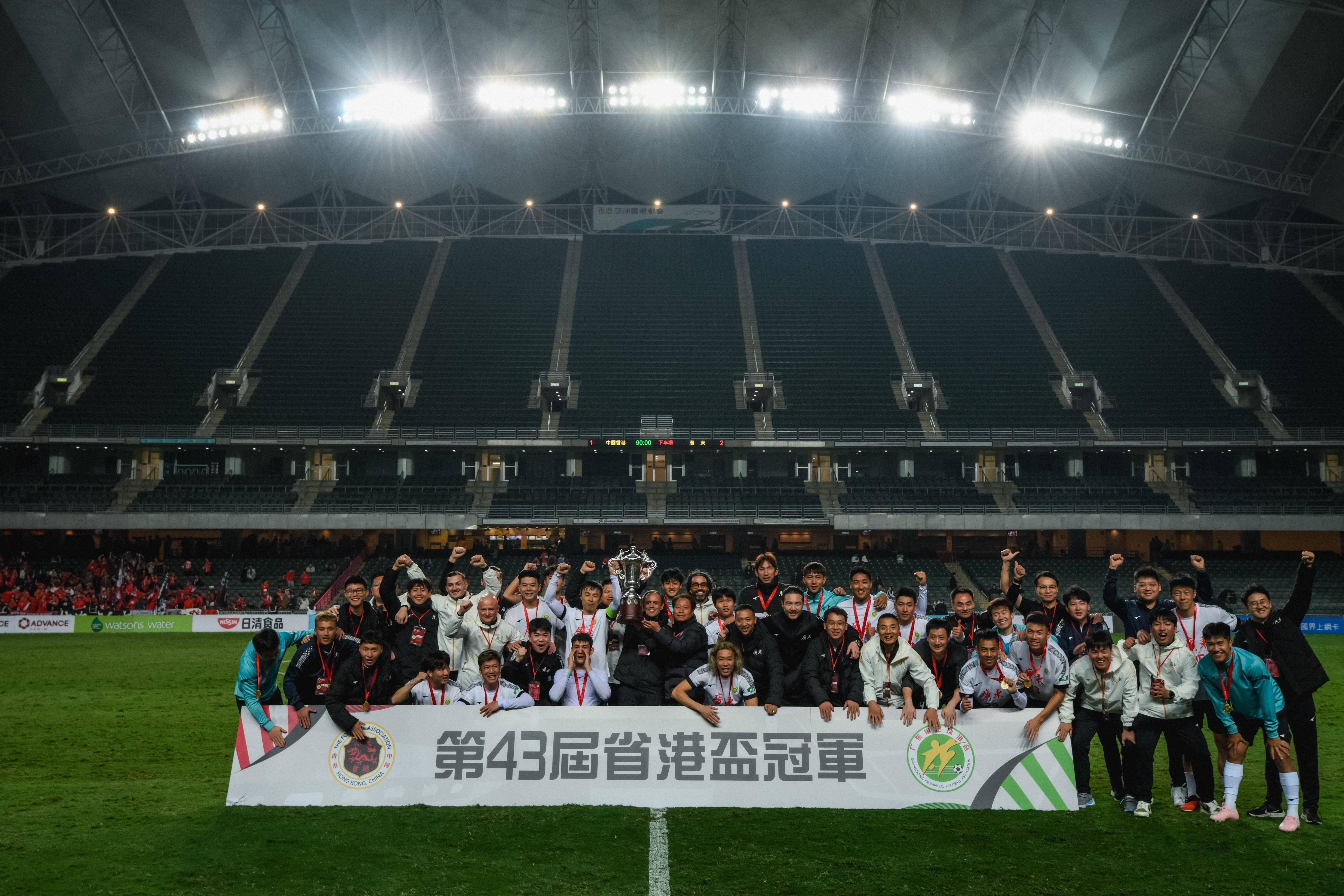 包含香港球队控球优势精彩进攻不断的词条